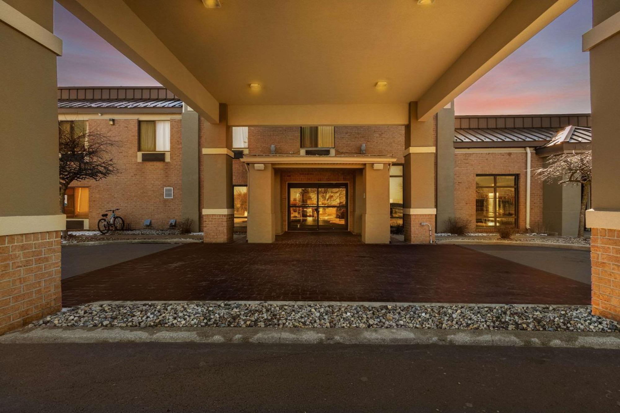 Comfort Inn Huntington Near University Extérieur photo