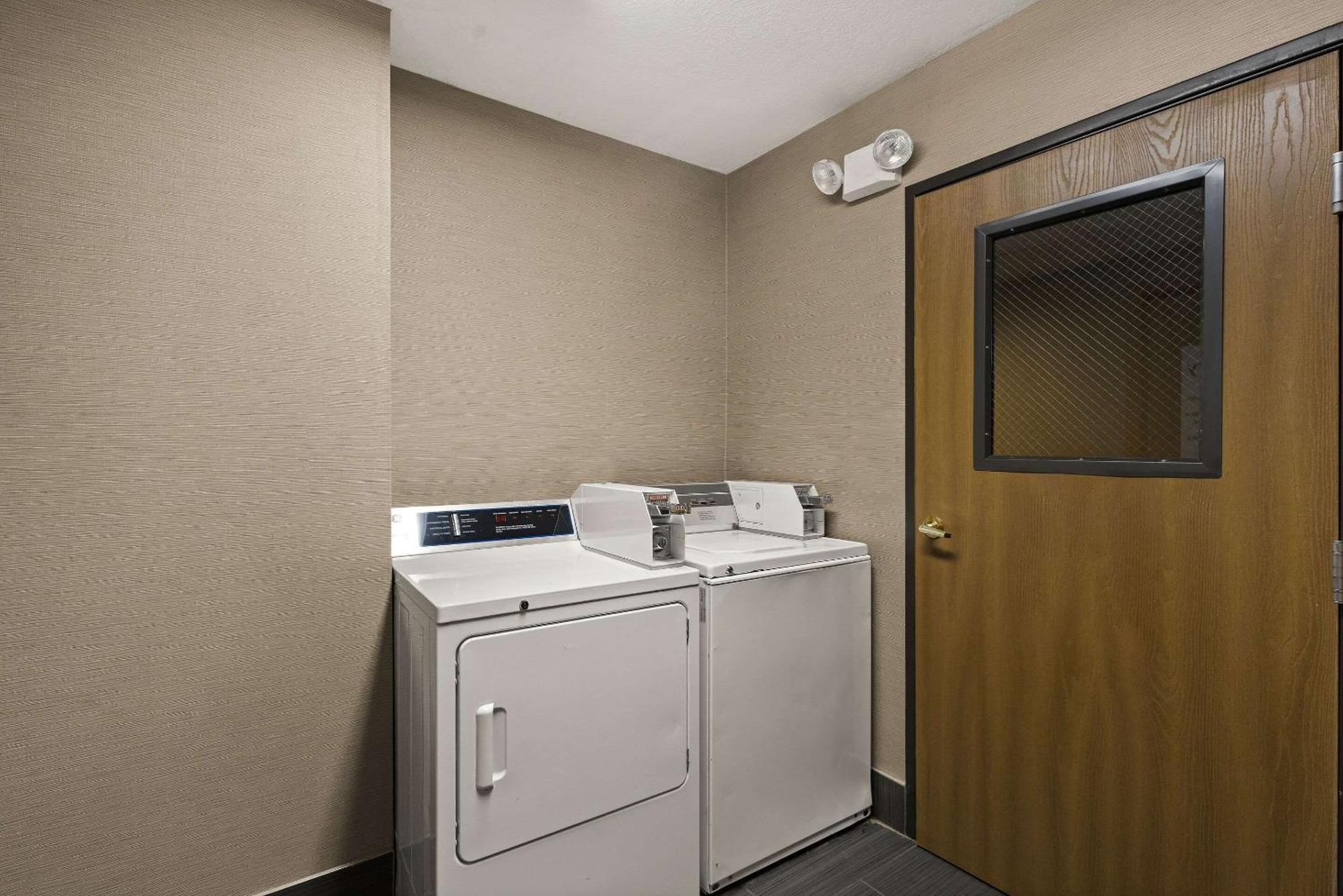 Comfort Inn Huntington Near University Extérieur photo
