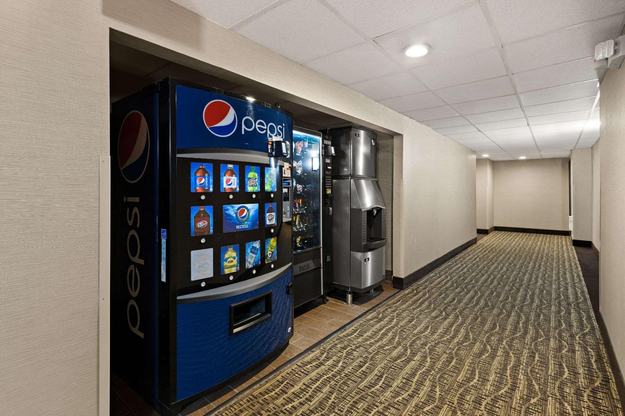 Comfort Inn Huntington Near University Extérieur photo