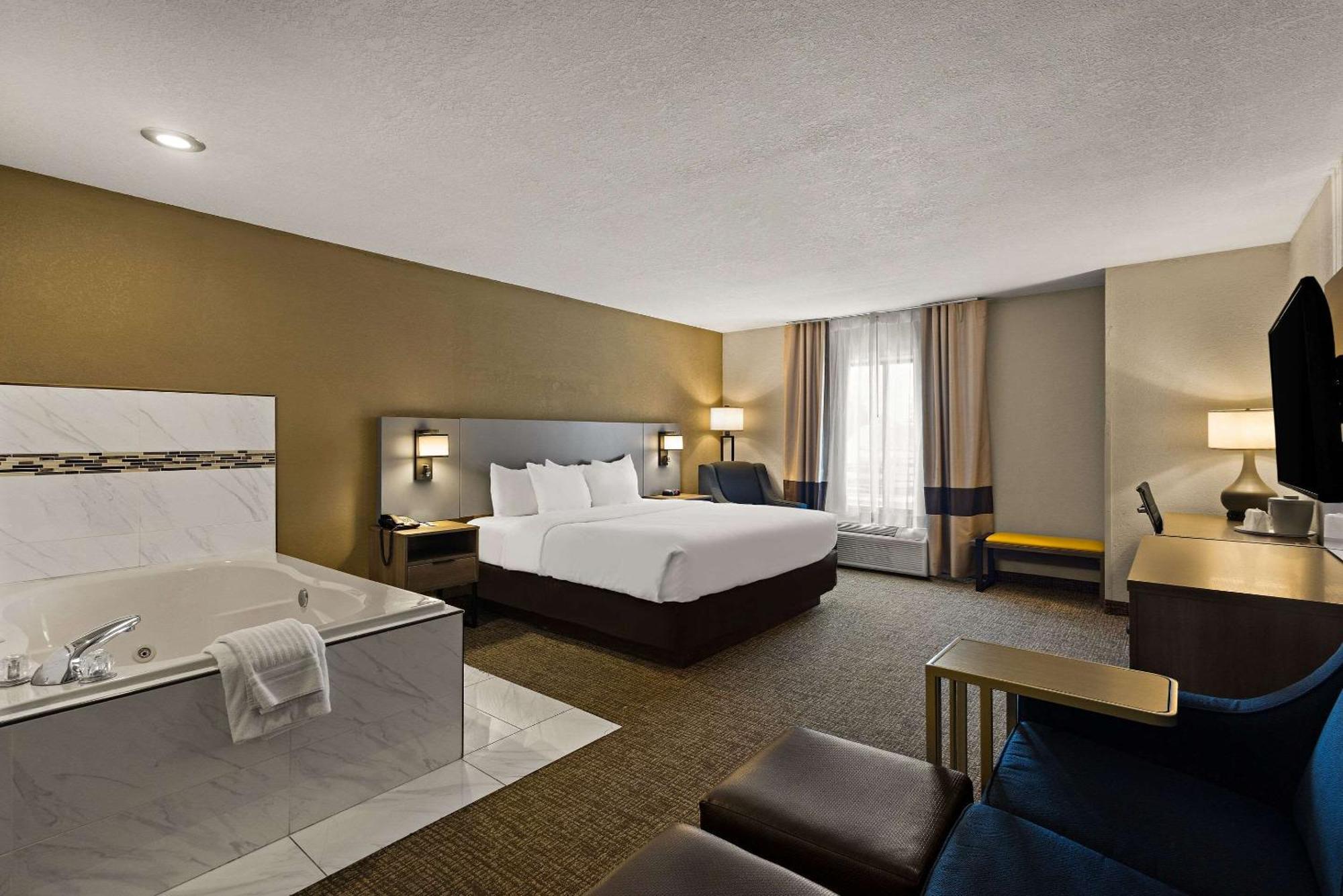 Comfort Inn Huntington Near University Extérieur photo